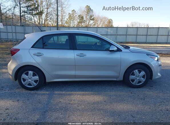 3KPA25AD2LE352683 2020 KIA RIO 5-DOOR Серебряный Вид задней части салона