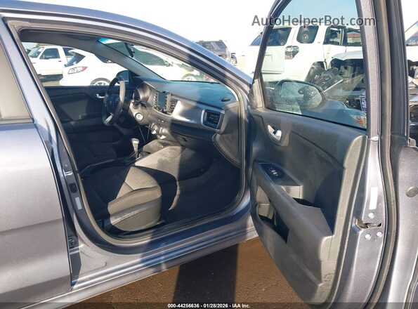 3KPA25AD8LE313645 2020 KIA RIO 5-DOOR Gray Սալոնի դիմացի տեսք