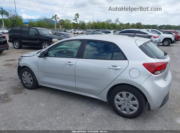 3KPA25AD8ME433267 2021 KIA RIO 5-DOOR Silver Widok wnętrza 360 stopni