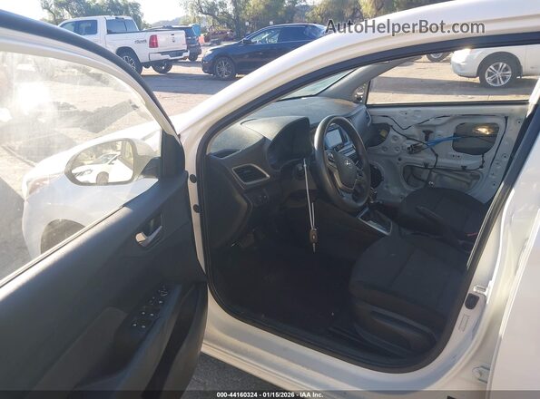 3KPC24A60LE104842 2020 HYUNDAI ACCENT White Widok wnętrza z przodu