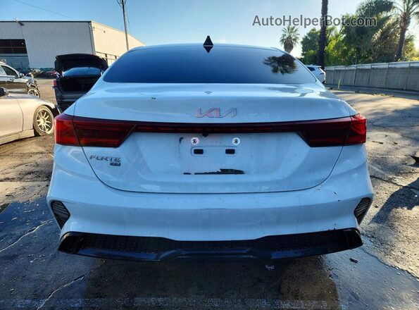 3KPF24AD0NE448010 2022 KIA FORTE White Вид ззаду