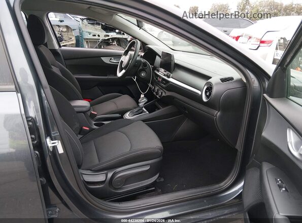 3KPF24AD1PE567784 2023 KIA FORTE Gray Front interior view