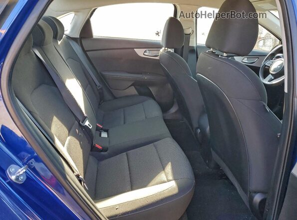 3KPF24AD2PE673371 2023 KIA FORTE Blue უკანა სავარძლების ხედი