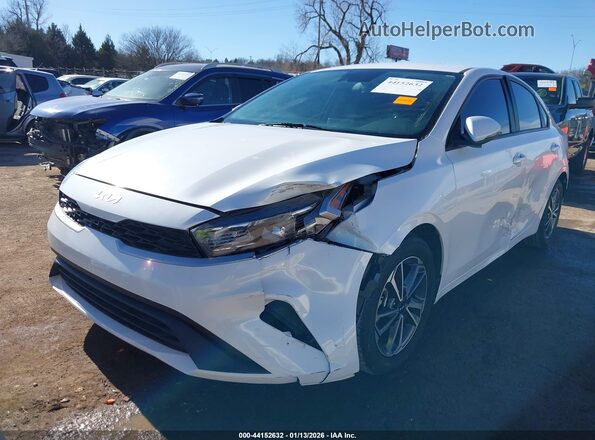 3KPF24AD9NE476551 2022 KIA FORTE White Առջևի ձախ երեք քառորդ տեսարան
