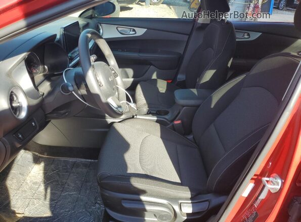3KPF24AD9RE829702 2024 KIA FORTE Red Вид салону спереду