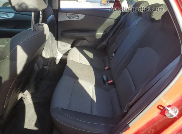 3KPF24AD9RE829702 2024 KIA FORTE Red Вид задніх сидінь