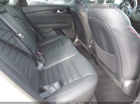 3KPF44AC7RE693636 2024 KIA FORTE White Вид наклейки з VIN-кодом