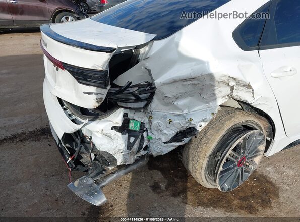 3KPF44AC7RE693636 2024 KIA FORTE White Вид спереду
