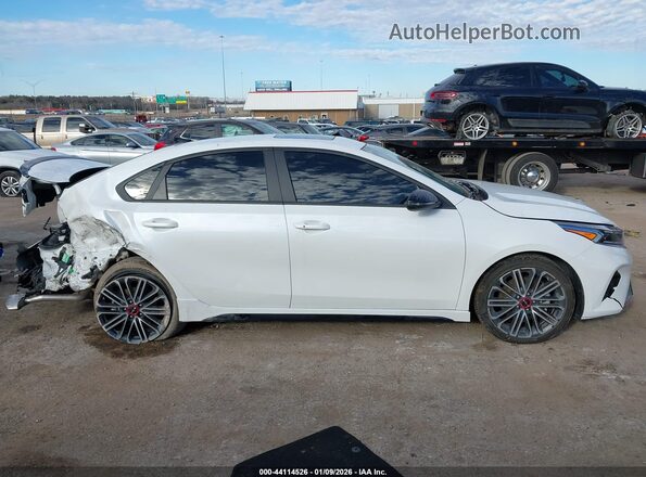 3KPF44AC7RE693636 2024 KIA FORTE White Вид задньої частини салону