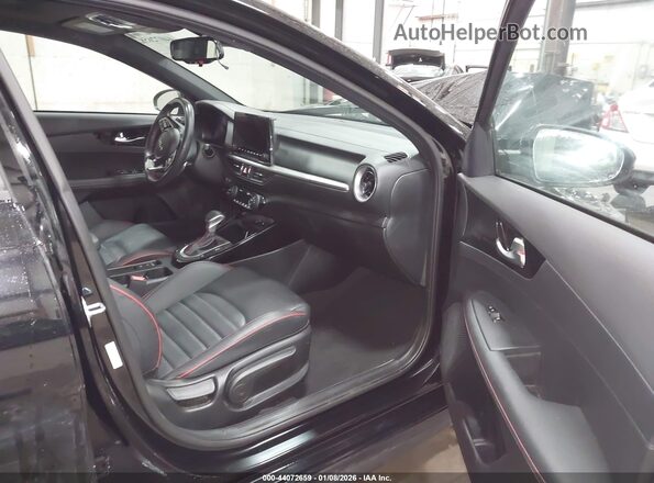 3KPF44ACXPE621696 2023 KIA FORTE Черный Вид салона спереди