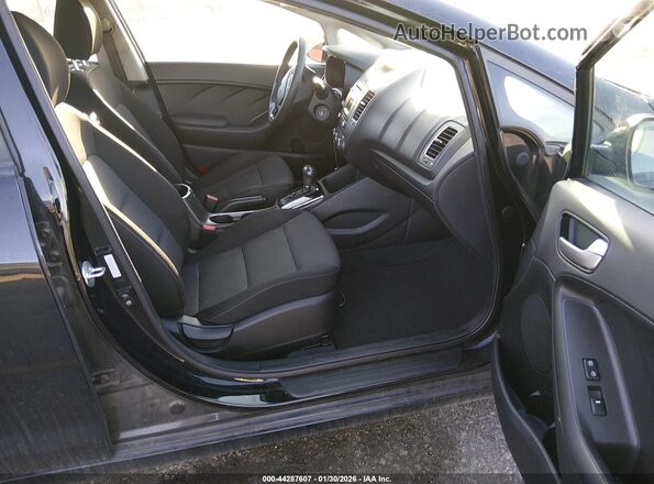 3KPFK4A77HE116676 2017 KIA FORTE Black Vista interior delantera