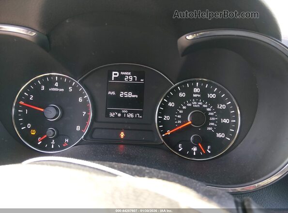 3KPFK4A77HE116676 2017 KIA FORTE Black Vista de los asientos traseros
