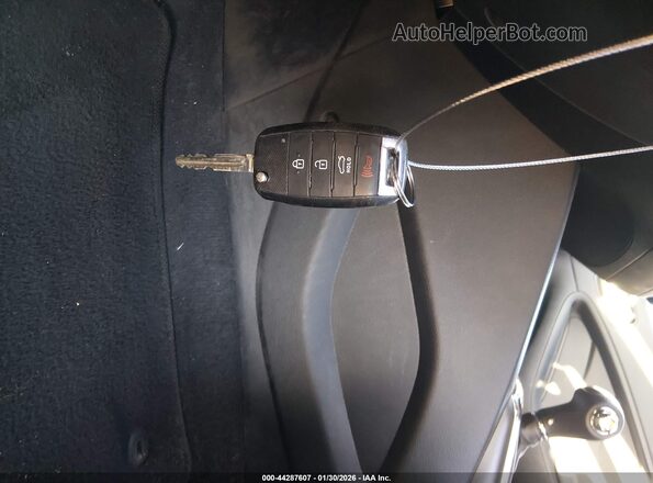 3KPFK4A77HE116676 2017 KIA FORTE Black Vista del salpicadero
