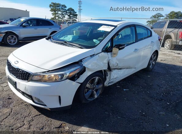 3KPFL4A76JE243812 2018 KIA FORTE White Передня ліва чверть