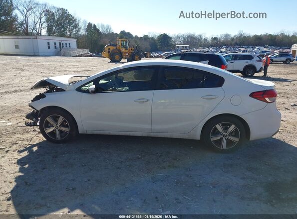 3KPFL4A79JE263794 2018 KIA FORTE White Սալոնի 360 աստիճան տեսք