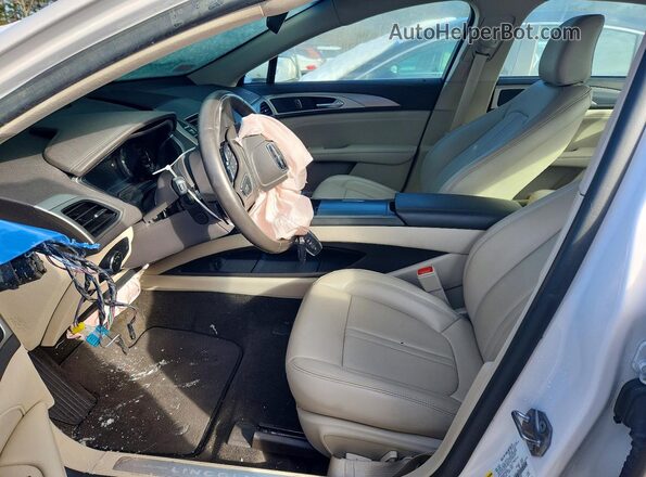 3LN6L5B98LR620461 2020 LINCOLN MKZ Белый Вид салона спереди