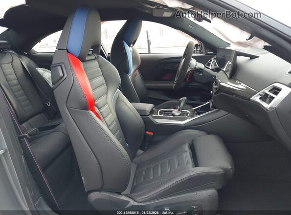 3MF23DM0XS8F81417 2025 BMW M2 Gray Front interior view