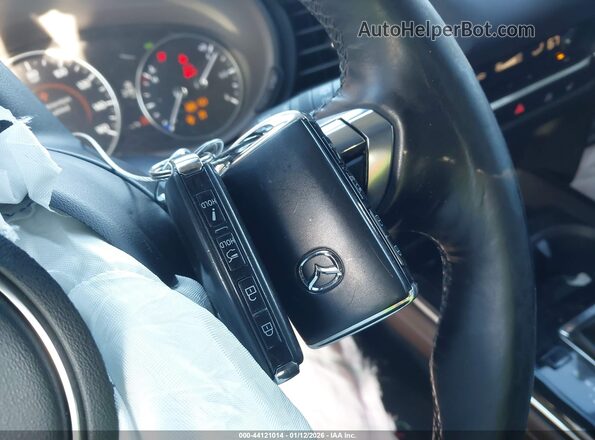 3MVDMBEY3NM446758 2022 MAZDA CX-30 Красный Вид панели приборов