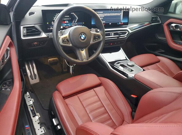 3MW23CM06P8D29570 2023 BMW 2 SERIES Gray Widok deski rozdzielczej