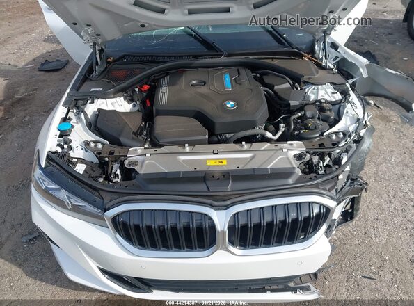 3MW39FF04R8E48545 2024 BMW 3 SERIES White Widok z tyłu