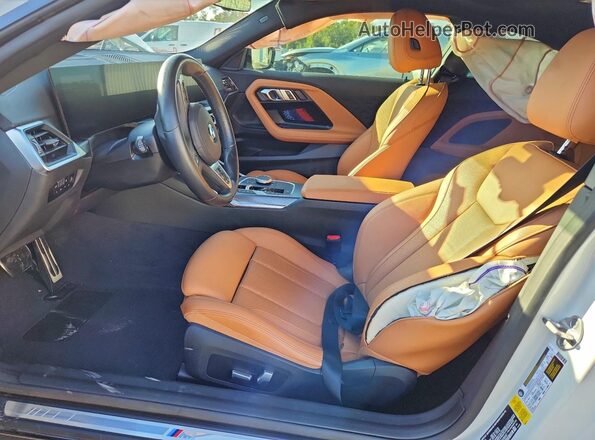 3MW43CM08P8D28347 2023 BMW M2 White Front interior view