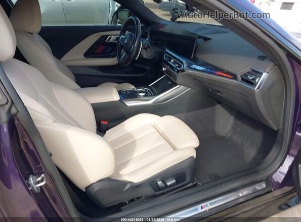 3MW43CM0XP8C98462 2023 BMW M2 Purple Vista interior delantera
