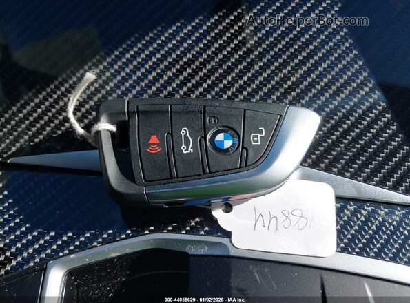 3MW53CM08T8F92716 2026 BMW M2 Purple Vista del salpicadero