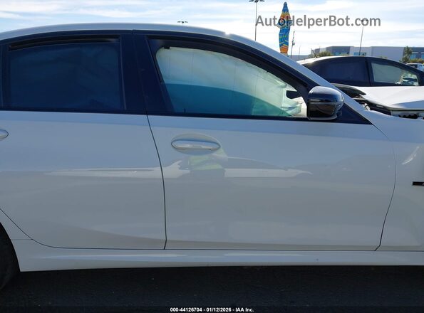 3MW5P7J06N8C77321 2022 BMW 3 SERIES White უკანა სალონის ხედი