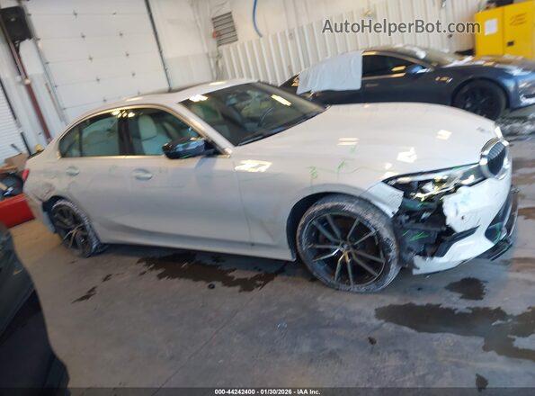 3MW5R7J01N8C57424 2022 BMW 3 SERIES White Vista interior trasera