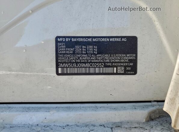 3MW5U9J09M8C02552 2021 BMW M3 White Vista del compartimento del motor