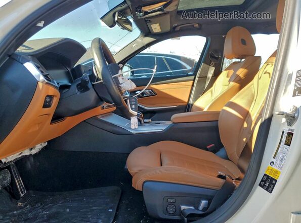 3MW5U9J09M8C02552 2021 BMW M3 White Vista interior delantera