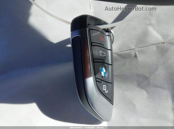 3MW69CW03S8F73408 2025 BMW 3 SERIES White Առջևի վահանակի տեսք