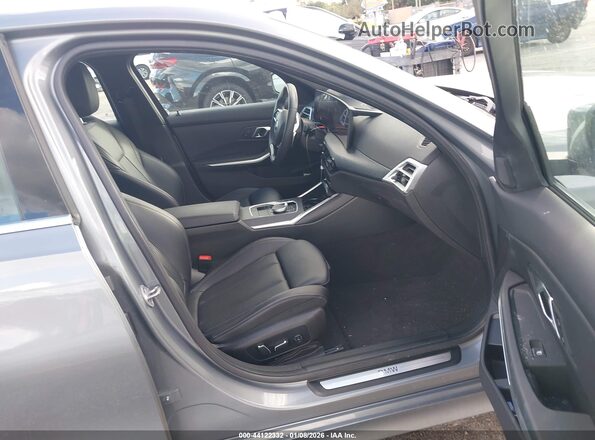 3MW69CW05S8F31919 2025 BMW 3 SERIES Gray წინა სალონის ხედი