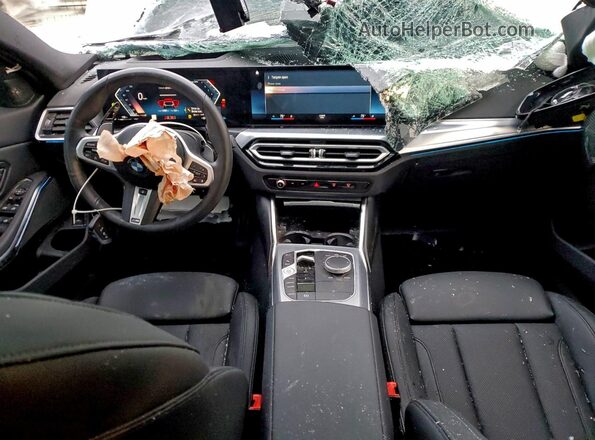 3MW69FF00R8E75125 2024 BMW 3 SERIES Gray Առջևի վահանակի տեսք