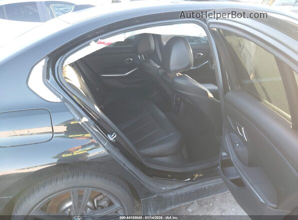 3MW69FF01R8E19632 2024 BMW 3 SERIES Black Widok naklejki z numerem VIN
