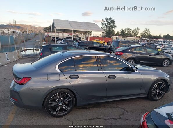 3MW69FF09R8E16865 2024 BMW 3 SERIES Gray Vista interior trasera