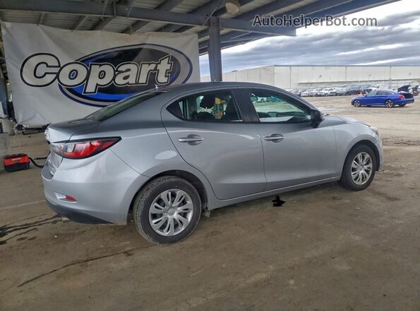 3MYDLBYV1LY707074 2020 TOYOTA YARIS Silver Задня права чверть