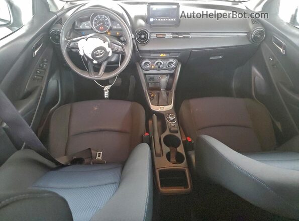 3MYDLBYV1LY707074 2020 TOYOTA YARIS Silver Вид панелі приладів