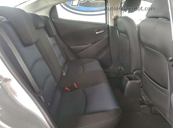 3MYDLBYV1LY707074 2020 TOYOTA YARIS Silver Вид задніх сидінь