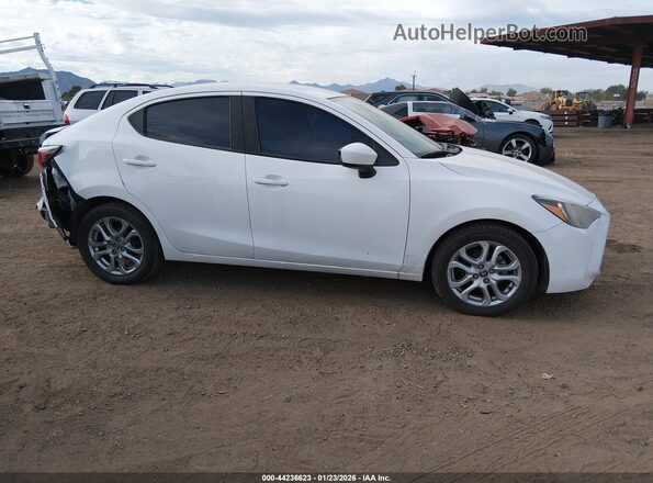 3MYDLBYV2HY184655 2017 TOYOTA YARIS IA White 