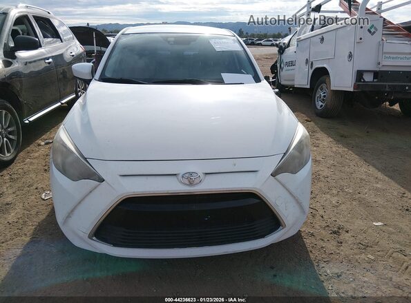 3MYDLBYV2HY184655 2017 TOYOTA YARIS IA White 