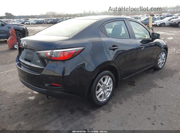 3MYDLBYV2JY301933 2018 TOYOTA YARIS IA Черный Задняя правая четверть