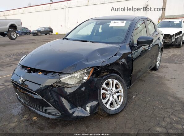 3MYDLBYV2JY301933 2018 TOYOTA YARIS IA Черный Вид спереди