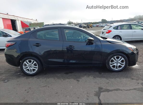 3MYDLBYV2JY301933 2018 TOYOTA YARIS IA Черный Вид задней части салона