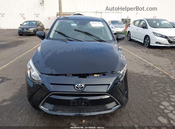 3MYDLBYV2JY301933 2018 TOYOTA YARIS IA Черный Вид щитка приборов