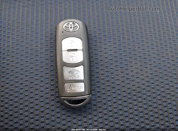 3MYDLBYV2JY301933 2018 TOYOTA YARIS IA Черный Вид панели приборов