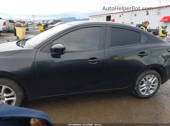 3MYDLBYV4JY306664 2018 TOYOTA YARIS IA Black 