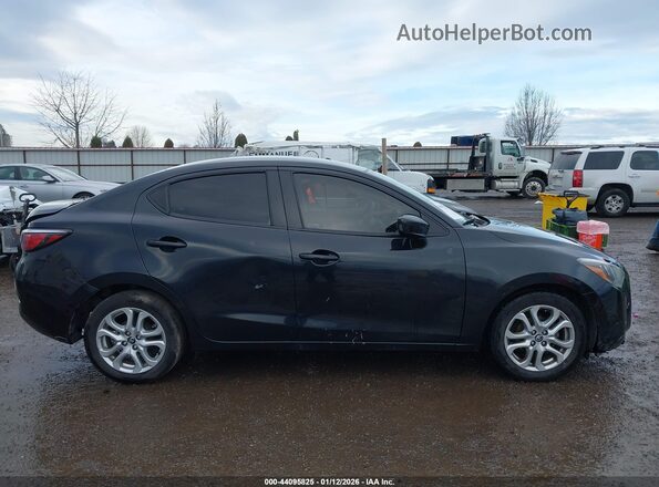 3MYDLBYV4JY306664 2018 TOYOTA YARIS IA Black 