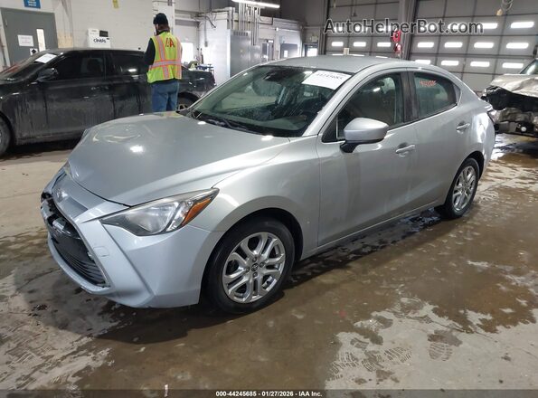 3MYDLBYV4JY331354 2018 TOYOTA YARIS IA Silver 