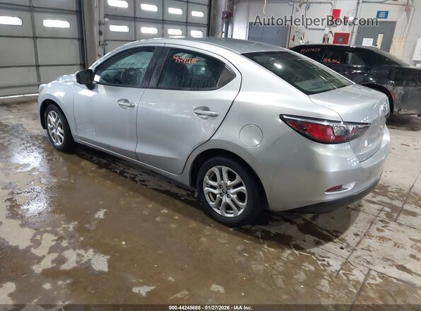 3MYDLBYV4JY331354 2018 TOYOTA YARIS IA Silver 